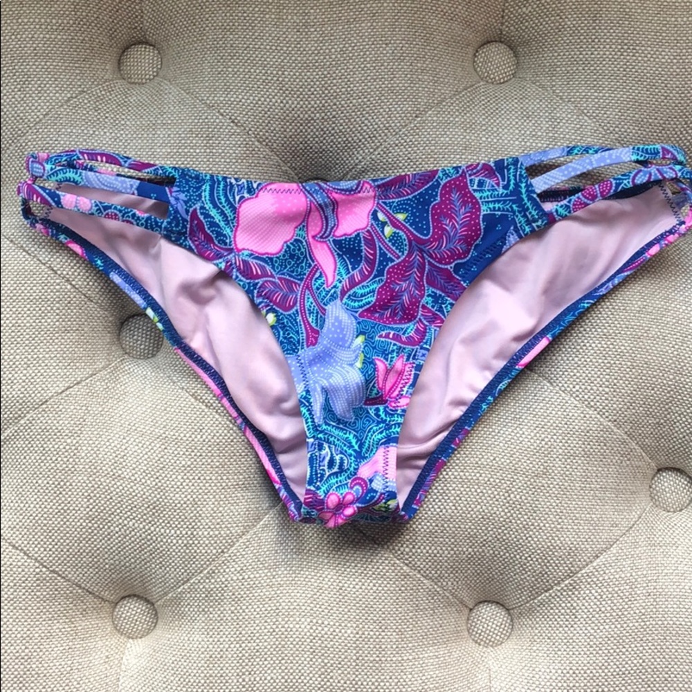 Victoria’s Secret swim bottoms size S